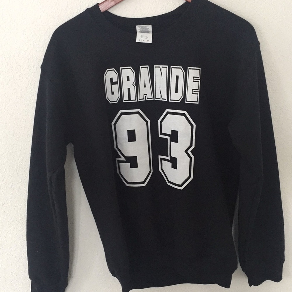 Ariana Grande 93’ Crewneck size small
